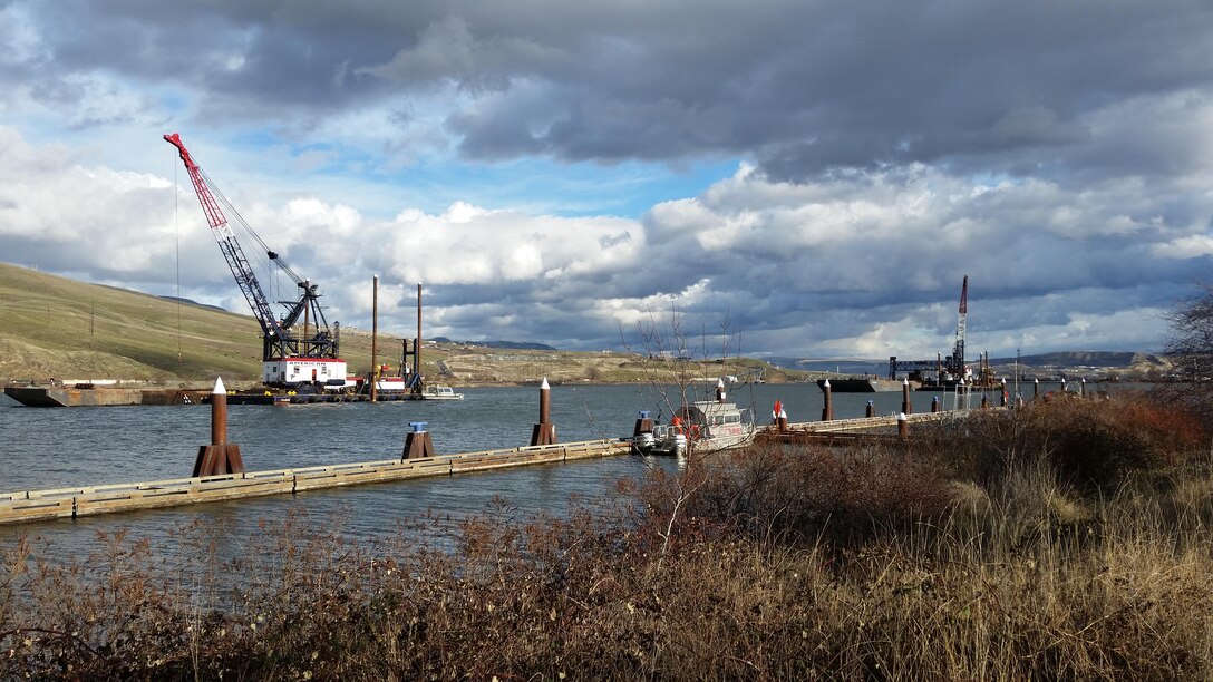 Derricks "Palouse" (left) and "Mukiltio" (right) dredging in the upstream Snake River confluence zone 16 January.