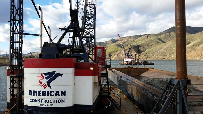 Derrick "Mukiltio" dredges three dredge lanes inland of derrick "Palouse" in the upstream Snake River confluence zone 16 January.