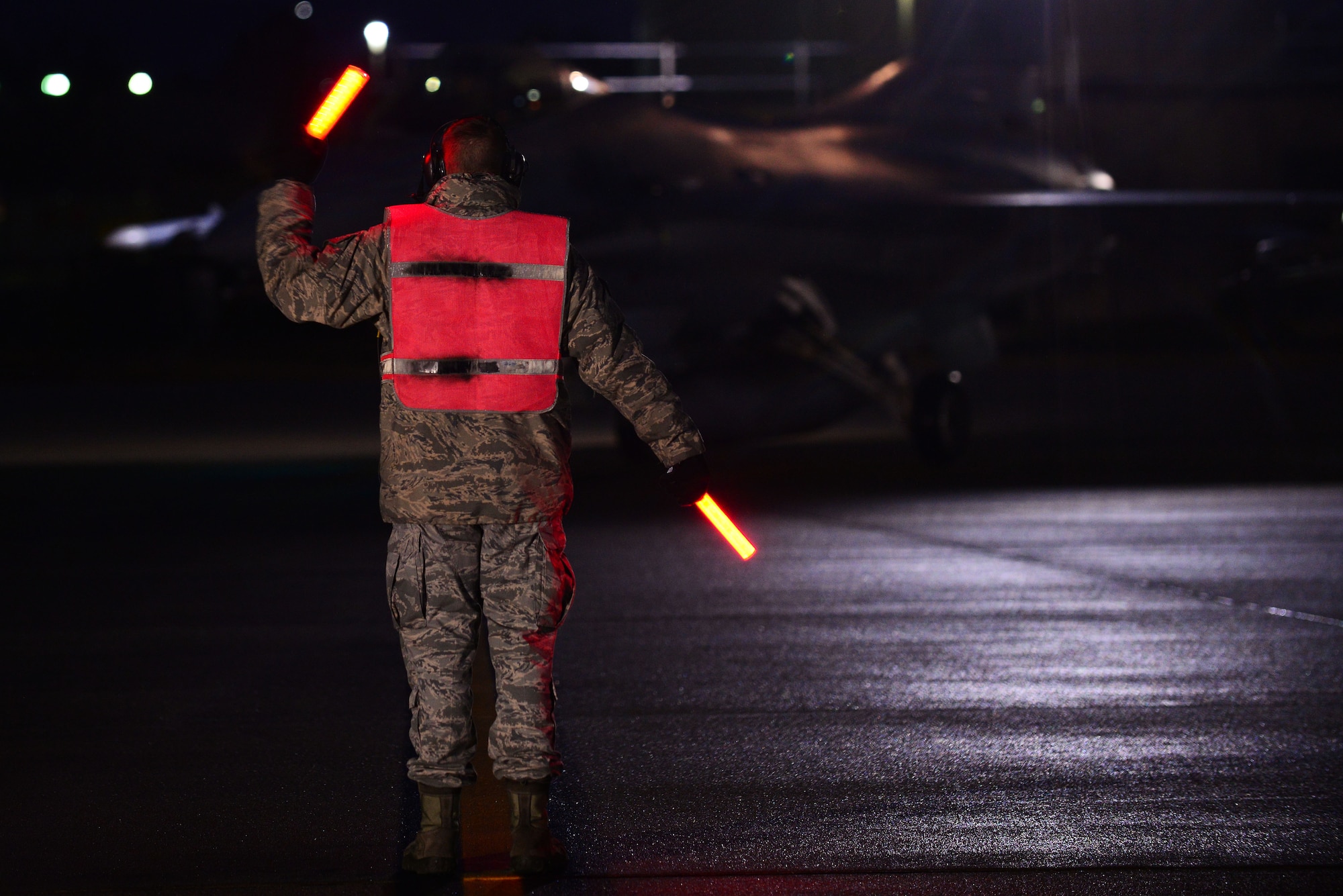 A U.S. Air Force tactical aircraft maintainer assigned to the 20th Aircraft Maintenance Squadron, marshals an F-16CM Fighting Falcon during hot pit refueling at Shaw Air Force Base, S.C., Jan. 15, 2015. Tactical aircraft maintainers are trusted with the maintenance and care of the aircraft they are assigned to. (U.S. Air Force photo by Airman 1st Class Michael Cossaboom/Released)