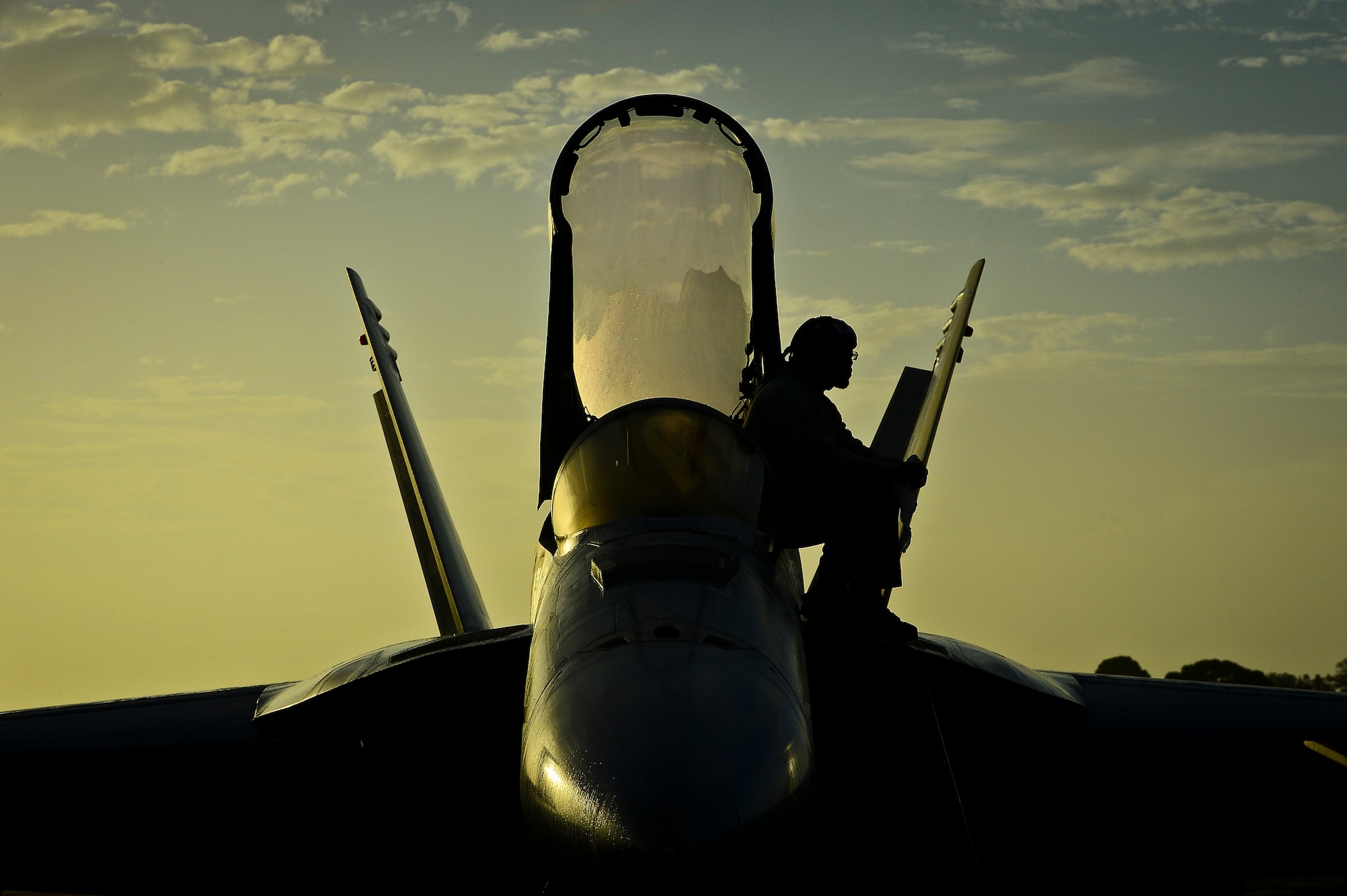 A VFA-106 crew chief from Oceana Naval Air Station, Va., waits for the crew of an F-18 Superhornet at MacDill Air Force Base, Fla., Jan. 12, 2015. Two T-34’s and 18 F-18 Hornets and Super Hornets participated in a VFA-106 Navy Training Exercise that instructed the fleet’s newest aviators on air-to-ground operations. (U.S. Air Force photo by Senior Airman Ned T. Johnston/Released)