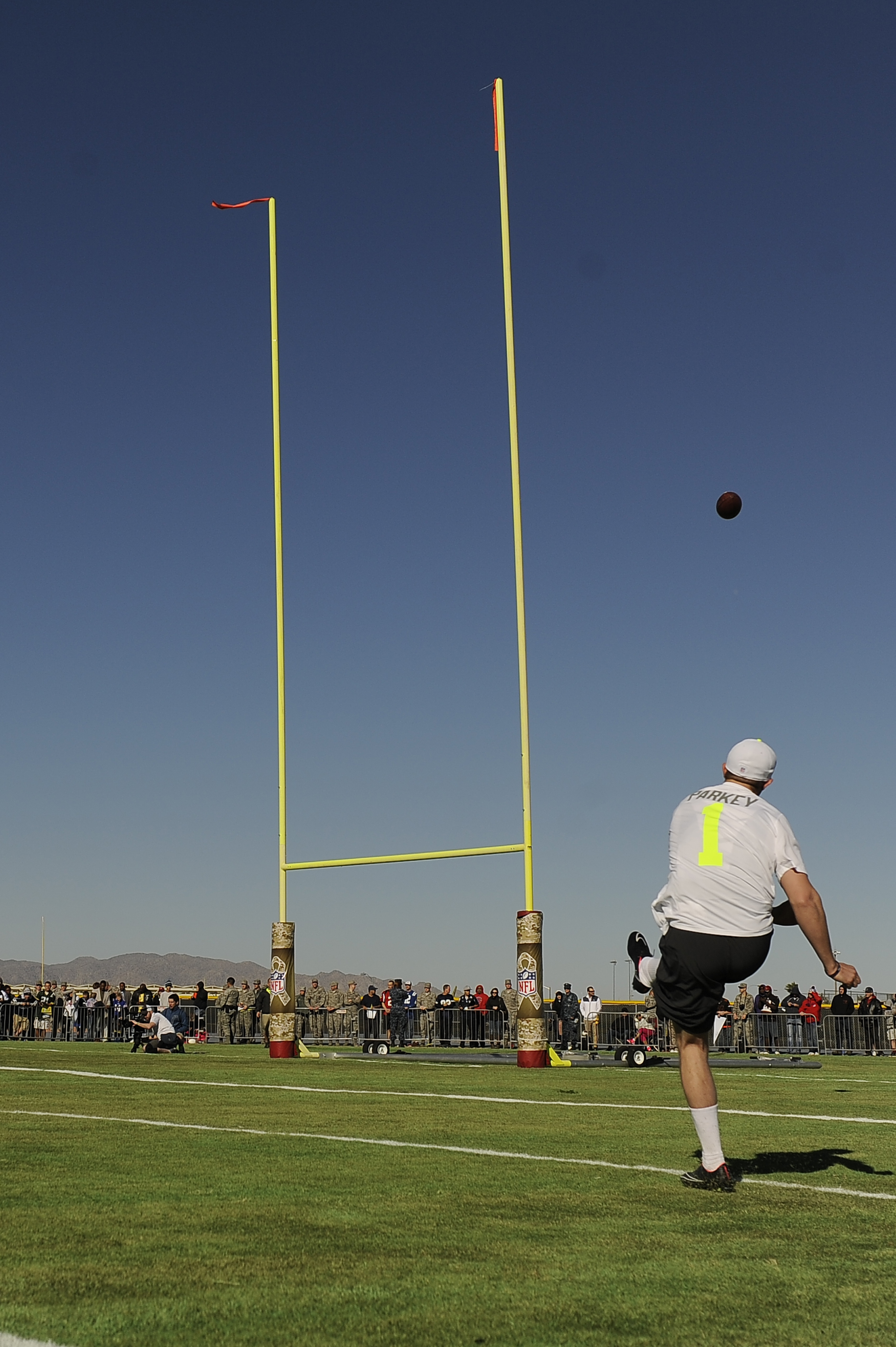 Luke hosts NFL Pro Bowl practice > Luke Air Force Base > Article