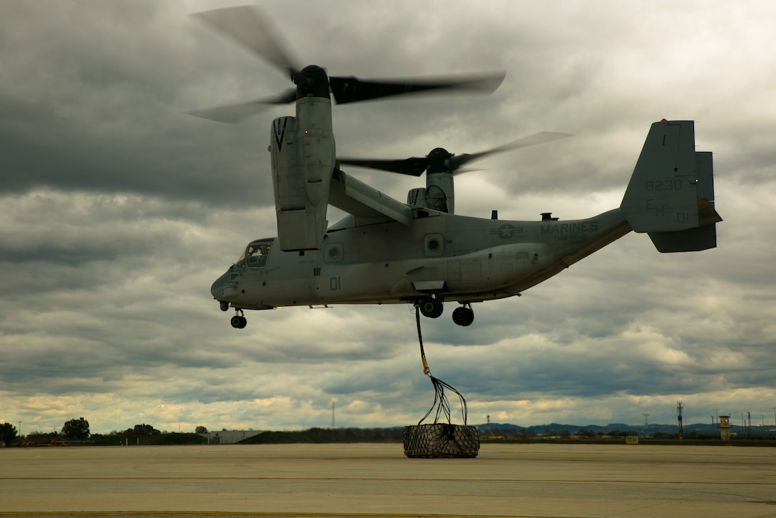 An MV-22 Osprey from Special-Purpose Marine Air-Ground Task Force Crisis Response-Africa delivers a 2180-pound pallet during an external lift drill at Morón Air Base, Spain, Jan. 19, 2015. The vertical-lift capabilities of the Osprey allow it to deliver large cargo loads without the need to store it internally. (U.S. Marine Corps photo by Sgt. Paul Peterson)