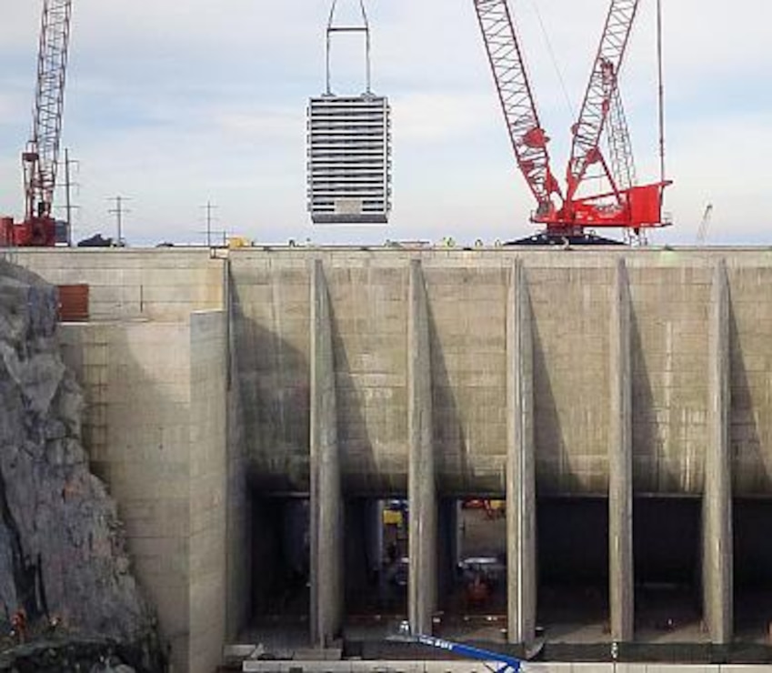 Sacramento District construction crews at the new Folsom Dam auxiliary spillway lowered the six bulkhead gates into place Jan. 26, 2015. 