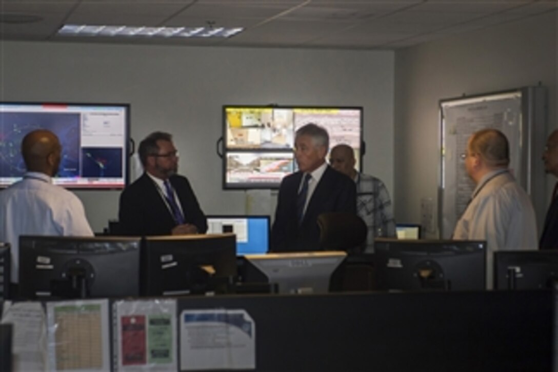 Defense Secretary Chuck Hagel visits the Integrated Emergency Operations Center in order to thank them for all their hard work at the Pentagon, Jan. 26, 2015. 