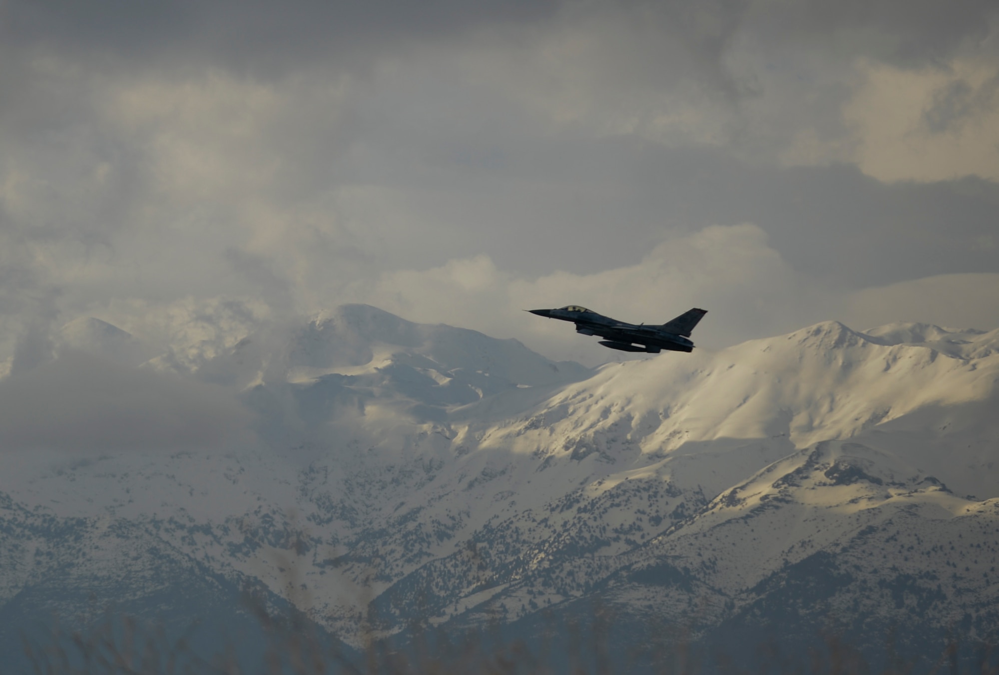 A U.S. Air Force F-16 Fighting Falcon fighter aircraft assigned to the 480th Expeditionary Fighter Squadron takes off from the flightline during a flying training deployment at Souda Bay, Greece, Jan. 27, 2015. The training took place on the northwest bay of Crete, alongside the island's White Mountain range. (U.S. Air Force photo by Staff Sgt. Joe W. McFadden/Released)
