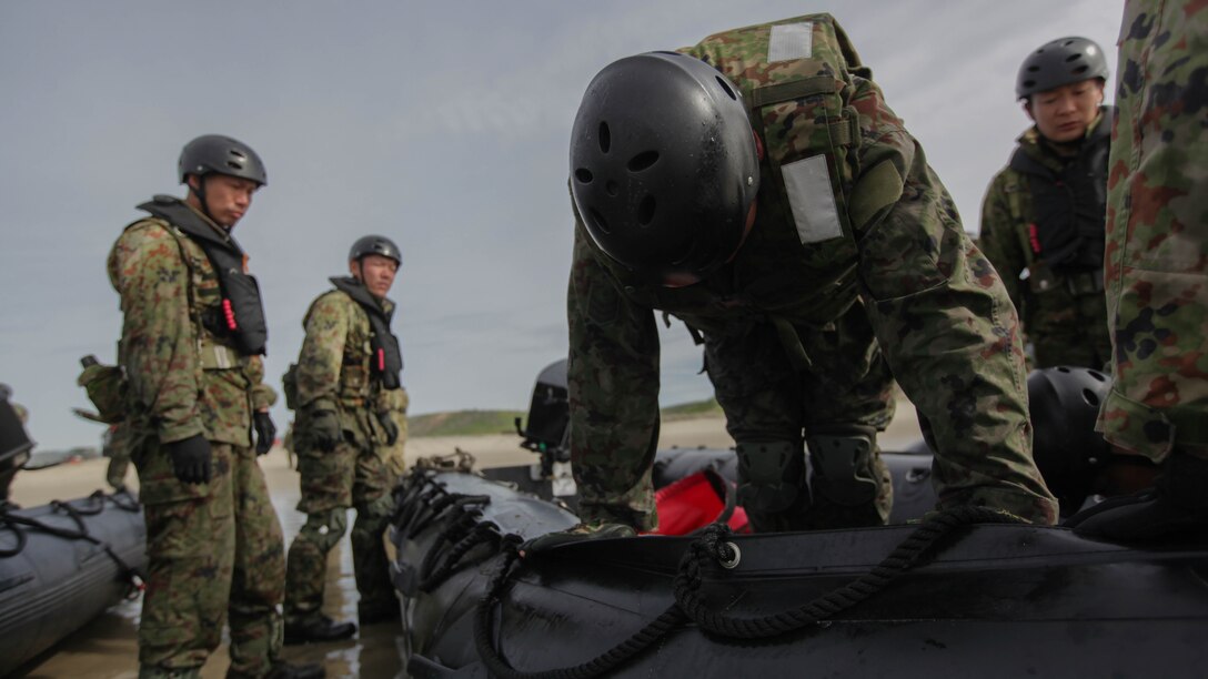 Marines with 1st Reconnaissance Battalion, 1st Marine Division, teach Basic Maneuver Techniques for the Combat Rubber Raiding Craft to members of the Japan Ground Self-Defense Force aboard Camp Pendleton on Jan. 28, 2015, during Exercise Iron Fist 2015 to help develop the Self-Defense Force’s understanding of amphibious operations. Exercise Iron Fist 15 is an annual bilateral training exercise between U.S. and Japanese military forces that builds their combined ability to conduct amphibious and land-based contingency operations. IF15, currently in its tenth iteration, is scheduled from Jan. 26 to Feb. 27, 2015, in southern California. 