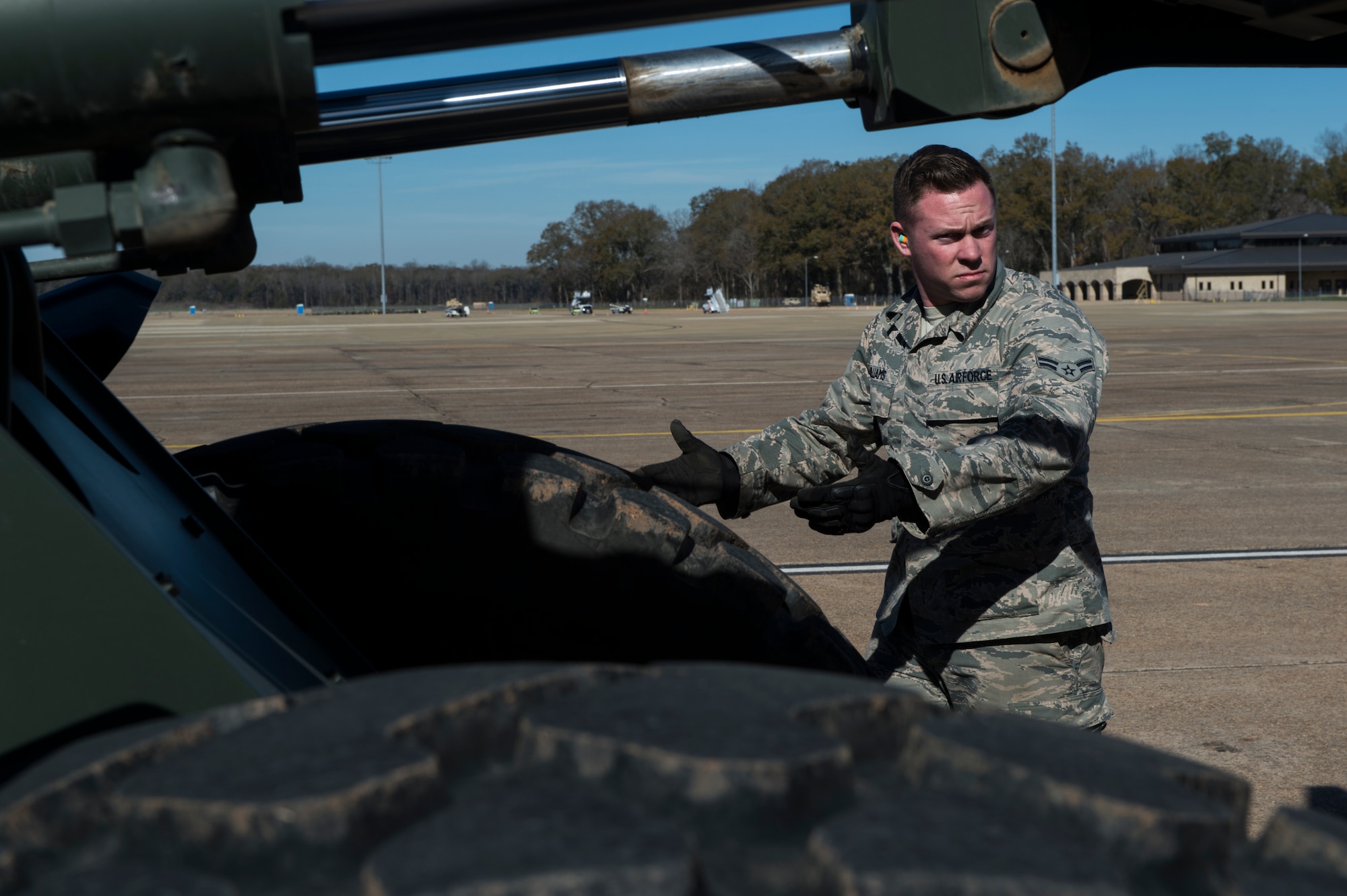 A member of the 571st Contingency Response Group stationed at Travis Air Force Base, Calif., trains during an exercise at the Joint Readiness Training Center at Fort Polk, La., Jan. 19, 2015. JRTC is a 34th Combat Training Squadron exercise for the U.S. Army that improves unit readiness by providing realistic, stressful, joint and combined arms training across the full spectrum of conflict. The Airmen helped support the exercise, and also provided an opportunity for internal training. (U.S. Air Force photo/Staff Sgt. Gustavo Gonzalez/RELEASED)