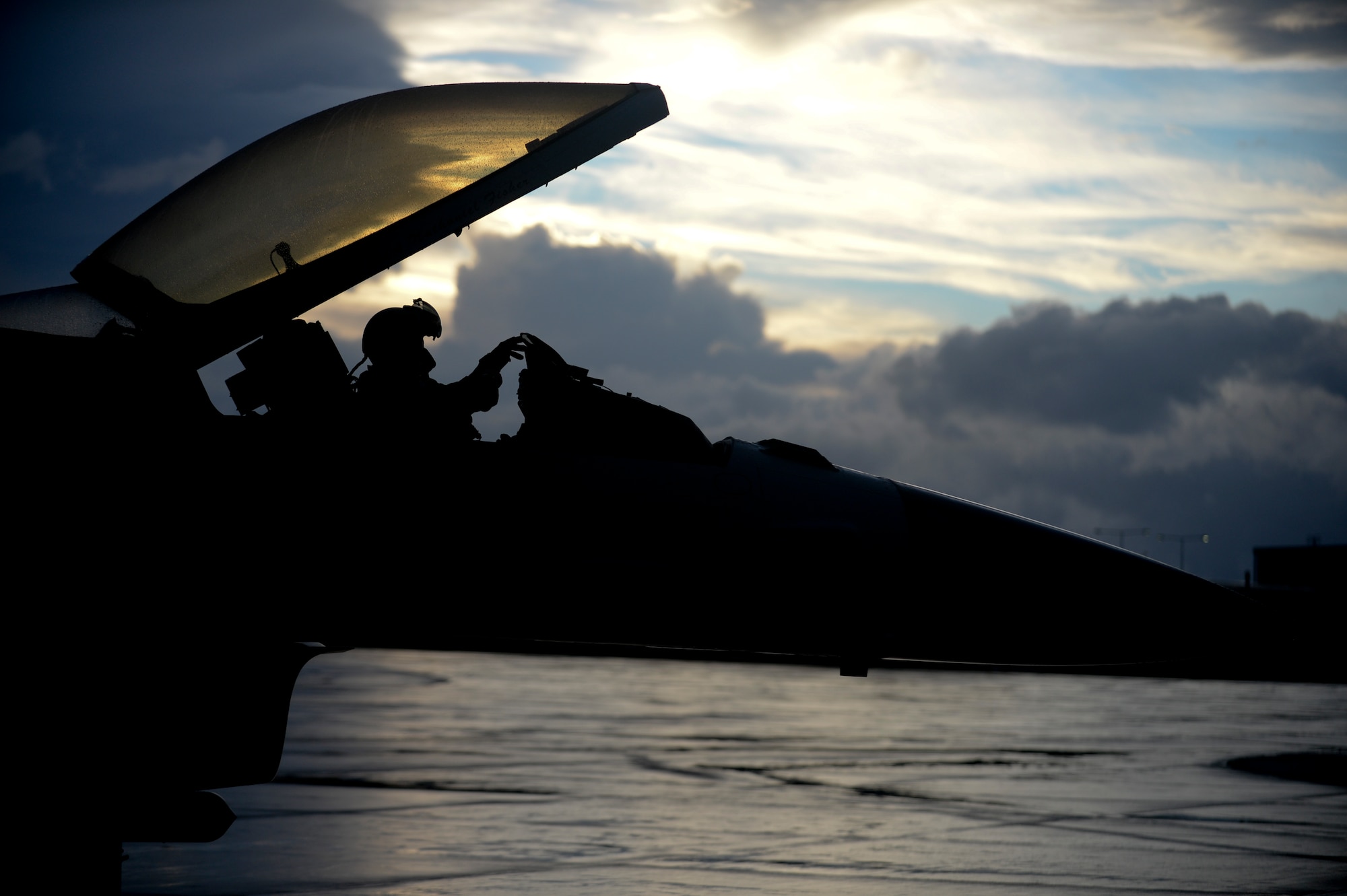 A U.S. Air Force pilot from the 480th Expeditionary Fighter Squadron prepares for flight in an F-16 Fighting Falcon fighter aircraft during a flying training deployment on the flightline at Souda Bay, Greece, Jan. 29, 2015. The training covered basic and air combat maneuvers aimed at honing the skills between the Greek and U.S. Air Forces. (U.S. Air Force photo by Staff Sgt. Joe W. McFadden/Released)