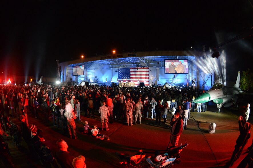 Luke Air Force Base hosted the VH1/Papa John’s Super Bowl Blitz concert Jan. 30, 2015. The concert was held during the week of the Super Bowl to show support for the troops. (U.S. Air Force photo by Senior Airman James Hensley)