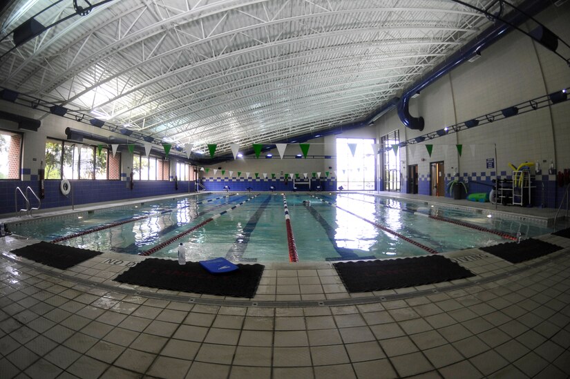 Service members make a "splash" at Shellbank pool > Joint Base Langley