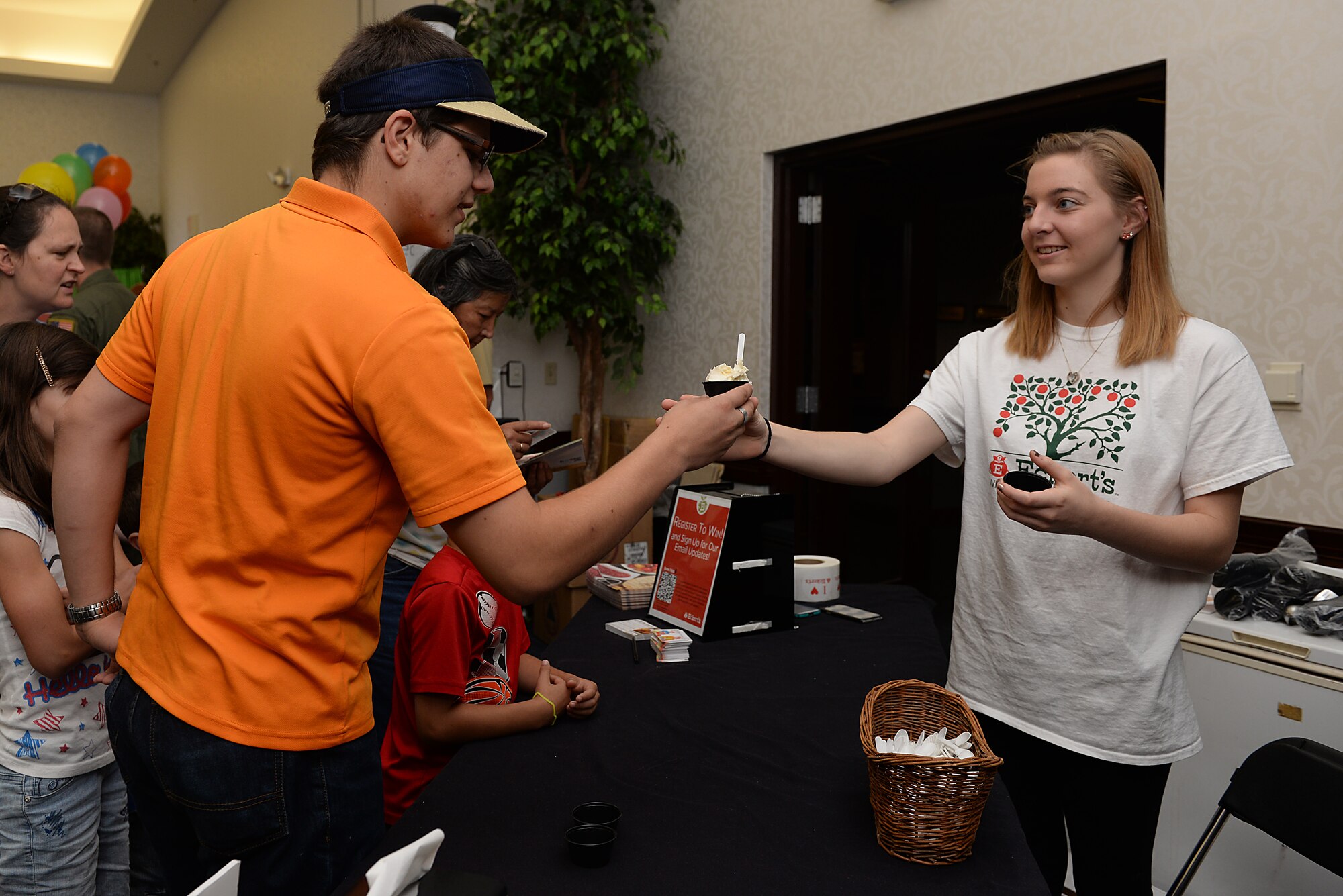 Team Scott members and their families supported the annual Base Picnic June 26, 2015 at Scott Air Force Base, Ill. The base picnic was hosted by the 375th Force Support Squadron, but with the help of many sponsors from the local community. Families were able to enjoy free food, drinks, snacks, ice cream, popcorn and many more treats. (U.S. Air Force photo/ Airman 1st Class Kiana Brothers)