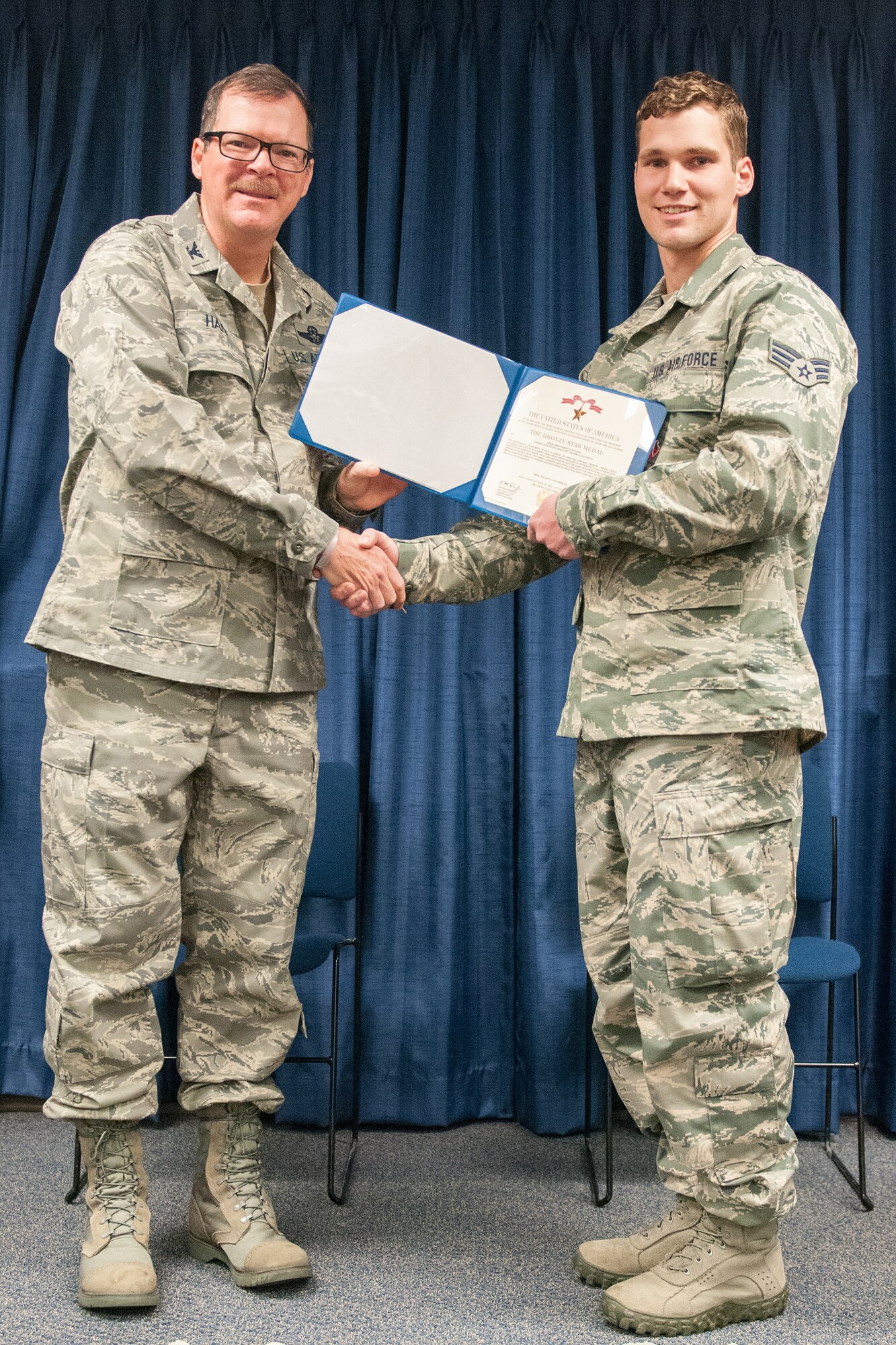 Col. Robert Hamm (left), commander of the 123rd Operations Group, presents the Bronze Star Medal to Senior Airman Robert Willging, a combat controller in the 123rd Special Tactics Squadron, during a ceremony at the Kentucky Air National Guard Base in Louisville, Ky., March 14, 2015. Willging earned the medal for his actions while deployed to Afghanistan. (U.S. Air National Guard photo by Staff Sgt. Vicky Spesard)