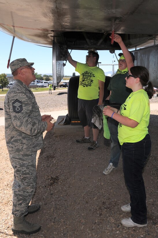 Senior Master Sgt. Albert Beachy, quality assurance chief and superintendent for the 388th Fighter Wing’s Maintenance Operations Flight, converses with local youth about life in the Air Force and committing to a life of service during the Hill Aerospace Museum service project on June 19. (U.S. Air Force/Todd Cromar)