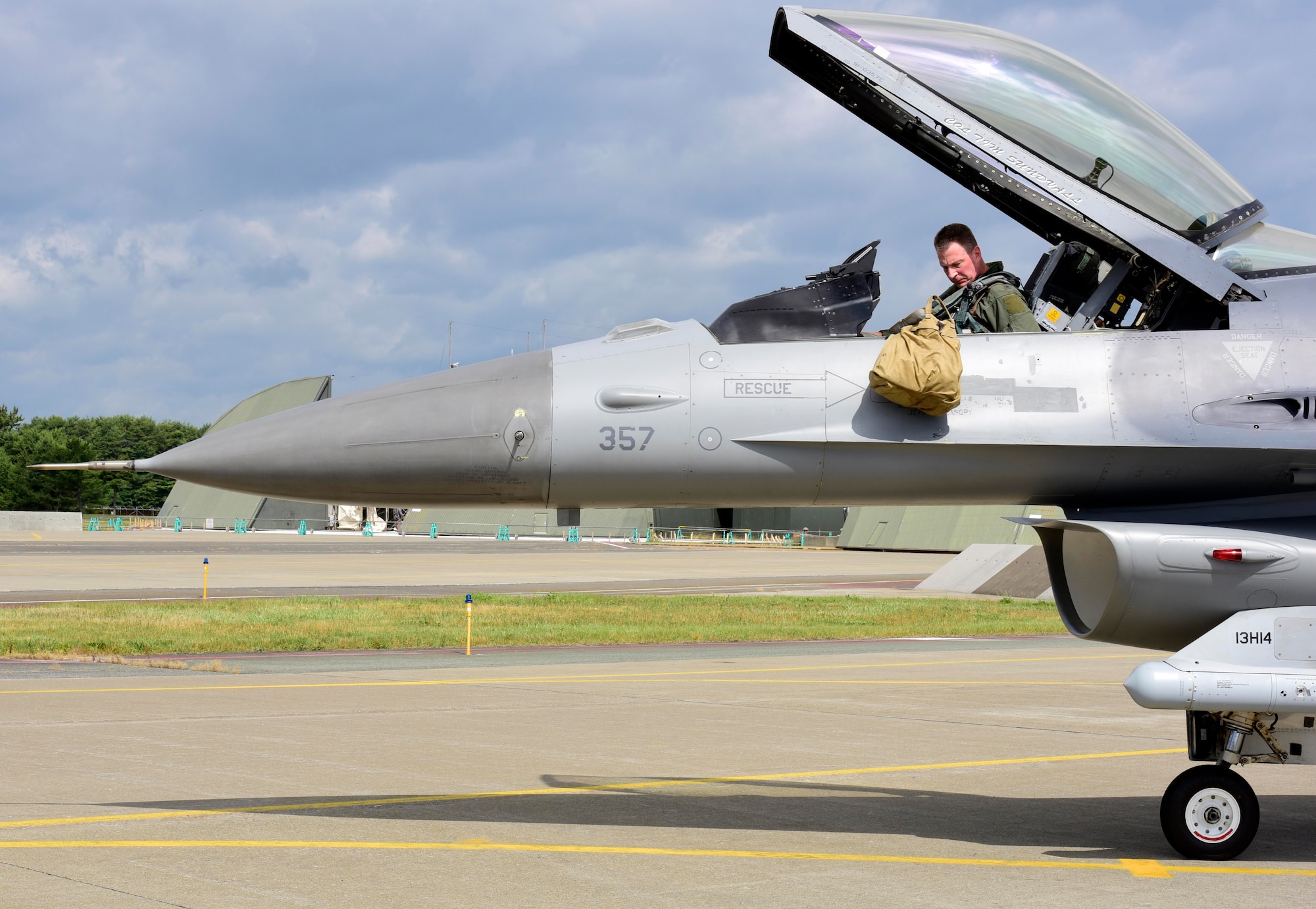 U.S. Air Force Lt. Gen. John Dolan, U.S. Forces Japan and 5th Air Force commander, prepares an F-16 Fighting Falcon for flight at Misawa Air Base, Japan, July 2, 2015. The flight was a part of Dolan’s first visit to Misawa AB since taking command of USFJ and 5th Air Force in June. (U.S. Air Force photo by Airman 1st Class Jordyn Fetter/Released)