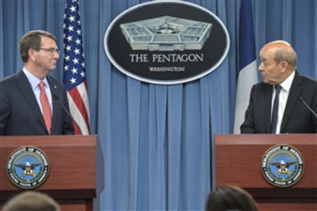 U.S. Defense Secretary Ash Carter, left, and French Defense Minister Jean-Yves Le Drian hold a press conference at the Pentagon, July 6, 2015. Earlier, the two defense leaders met to discuss matters of mutual importance.