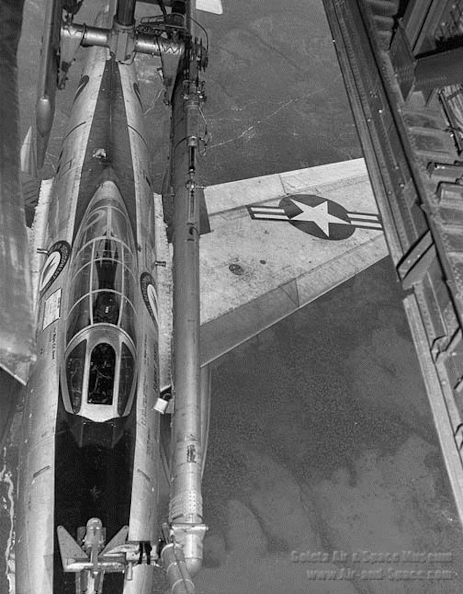 Retrieval up close; lookout from the GRB-36D Peacemaker bomb bay. (U.S. Air Force photo)