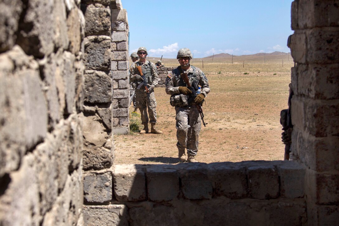U.S. soldiers conduct perimeter security during a search and cordon field training exercise, part of Exercise Khaan Quest 2015 at Five Hills Training Area in Tavantolgoi, Mongolia, June 23, 2015.