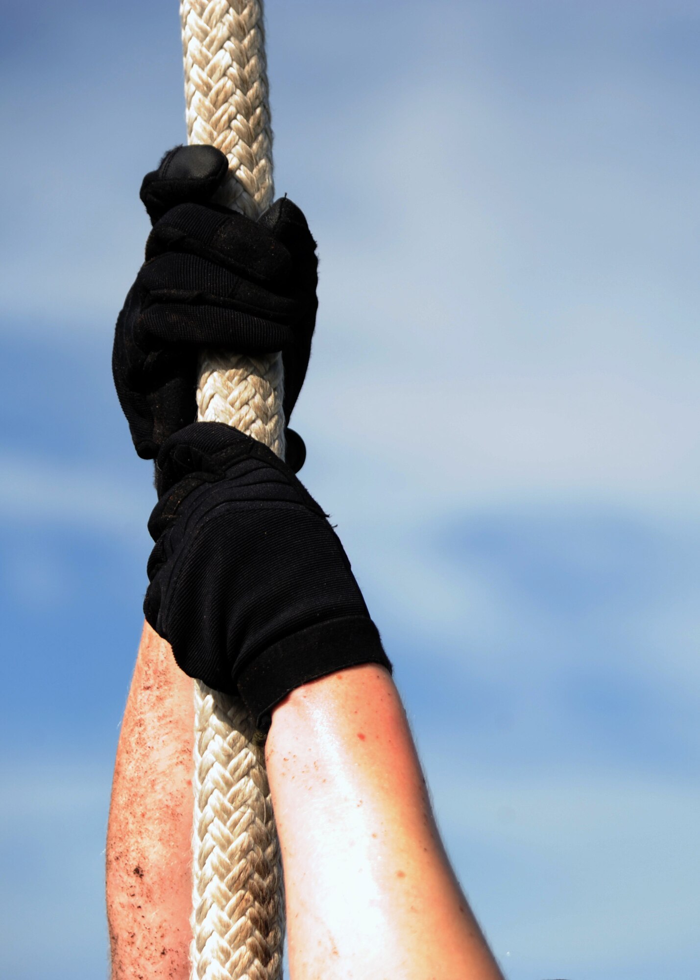 A member of the British army 258th Signal Squadron grasps a rope during the confidence course at the Hillsborough County Sheriff’s Office Outdoor Shooting Range in Lithia, Fla., June 25, 2015. The course challenged the participant’s strength and endurance. (U.S. Air Force photo by Airman 1st Class Danielle Conde/Released)