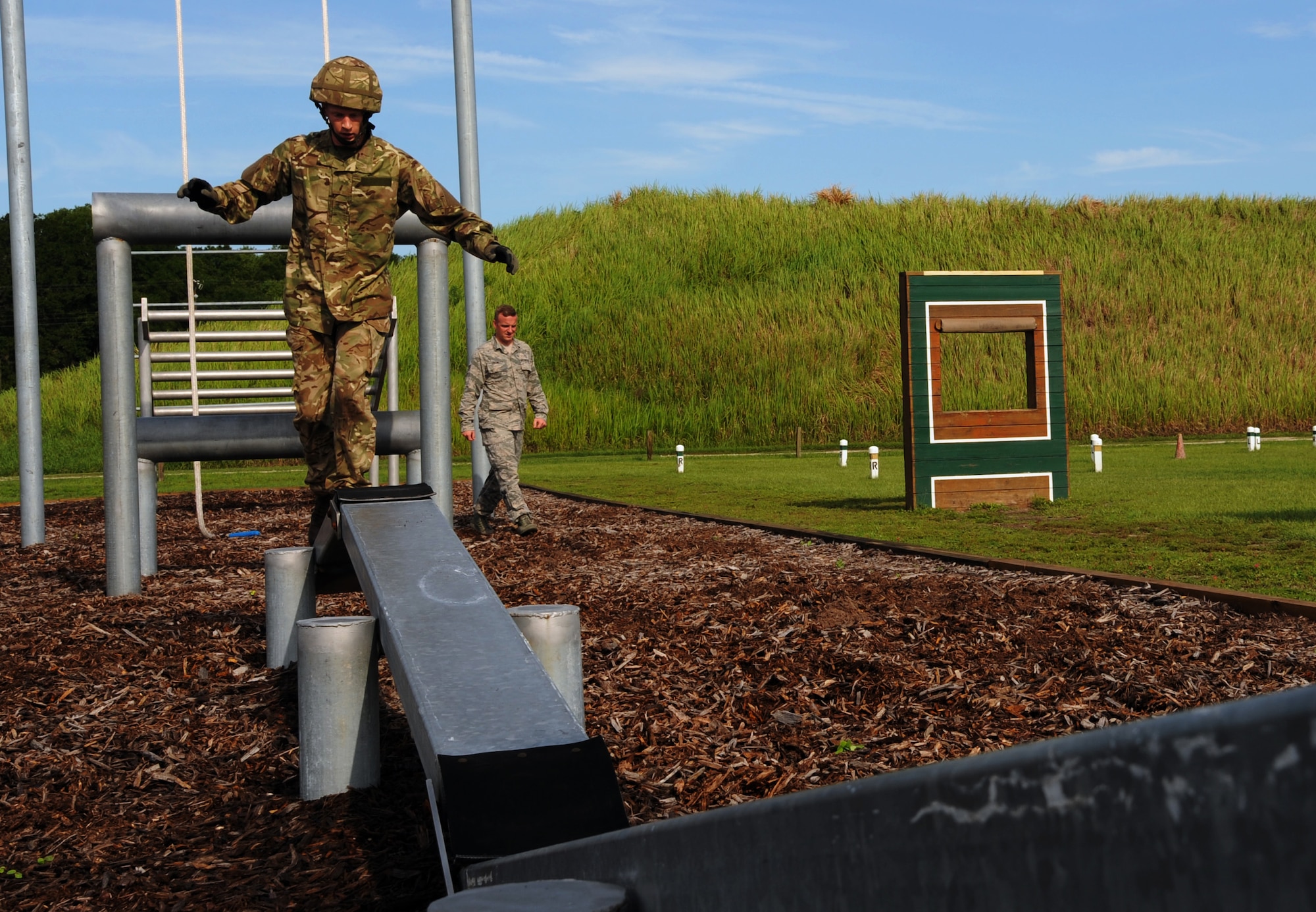 British army Signaller Mike Grigson, 258th Signal Squadron communications operator, walks on an unstable obstacle at the Hillsborough County Sheriff’s Office Outdoor Shooting Range in Lithia, Fla., June 25, 2015. The confidence course tested the participant’s strength and endurance. (U.S. Air Force photo by Airman 1st Class Danielle Conde/Released)