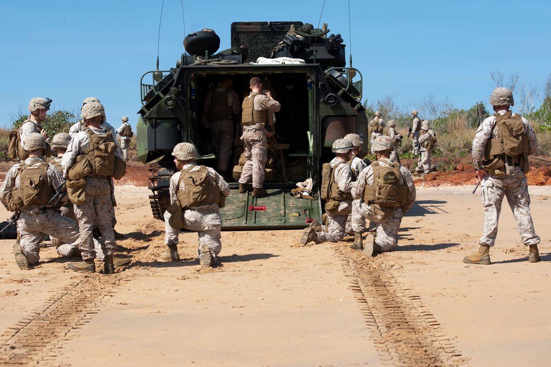 U.S. Marines practice an amphibious assault during Talisman Sabre 2015 at Fog Bay, Australia, July 8, 2015.