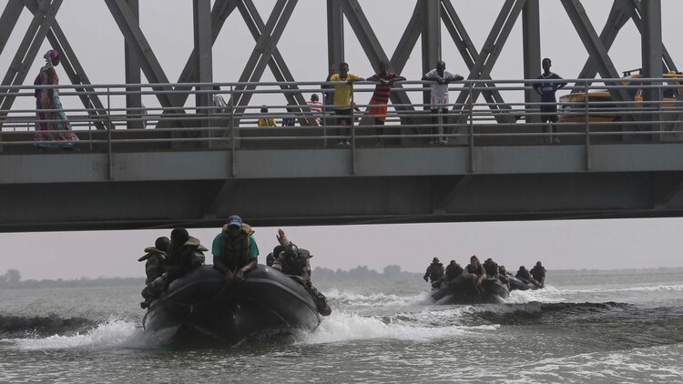 U.S. Marines assigned to Special-Purpose Marine Air-Ground Task Force Crisis Response-Africa and Seneglaese Compagnie Fusilier de Marin Commandos execute a “line of stern” patrolling formation during small-boat operations training in St. Louis, Senegal, July 3, 2015. Approximately 20 Marines, sailors and coast guardsmen with the unit spent the week teaching more than 30 members of the Fusilier Marins small-boat operations and maintenance skills. 