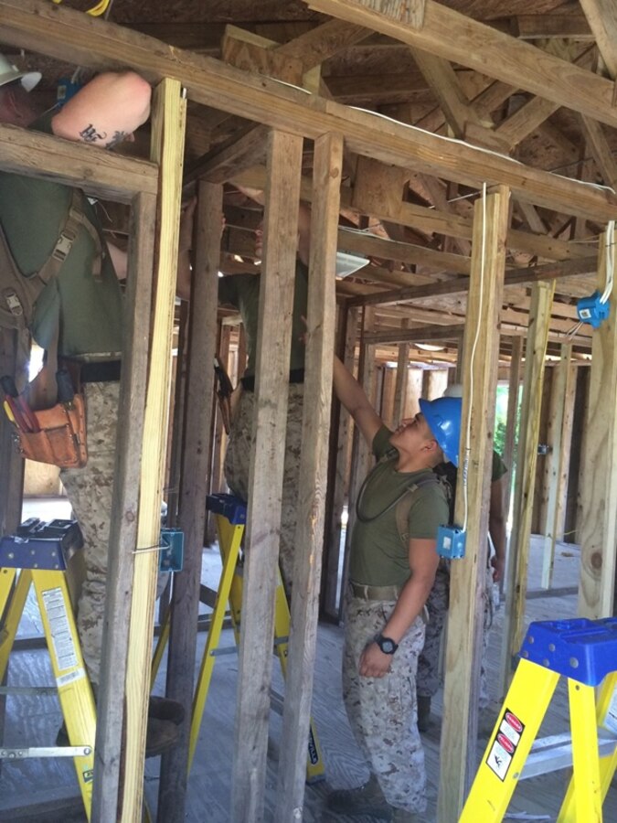 Marines from BE 6-15 learn about wiring.