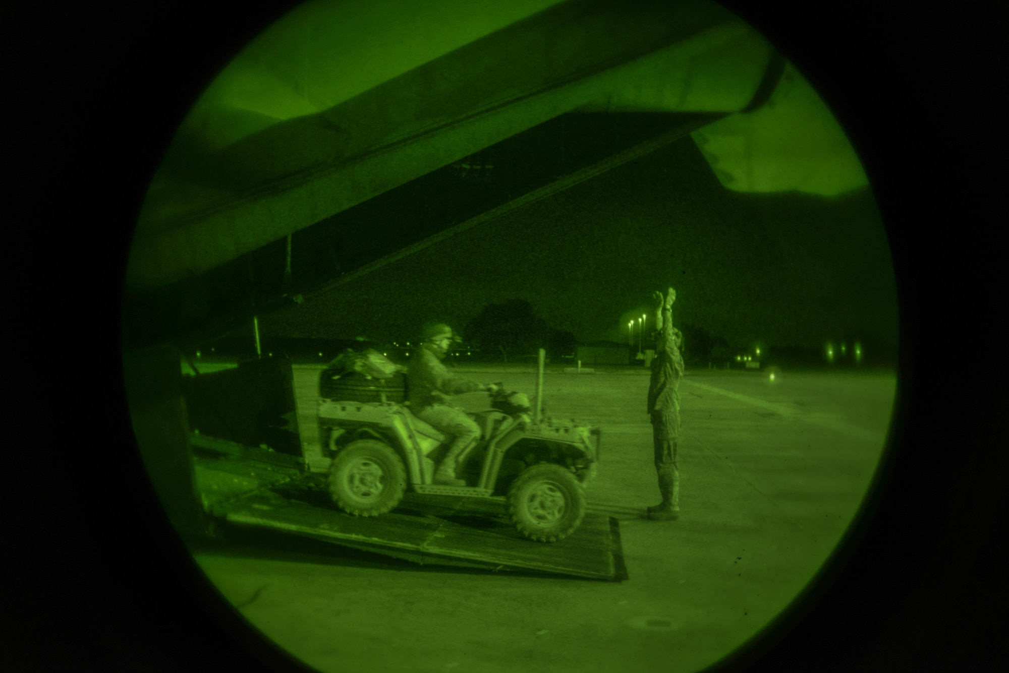 Members of the U.S. Army 1st Battalion, 1st Special Forces Group, practice a rapid infiltration of a flight line with the help of U.S. Air Force loadmasters from the 1st Special Operations Squadron during exercise Talisman Sabre in the Northern Territory of Australia, June 30, 2015. Exercises such as Talisman Sabre offer a uniquely complex and challenging multinational environment for our forces to hone their skills. (U.S. Air Force photo by Senior Airman Stephen G. Eigel)