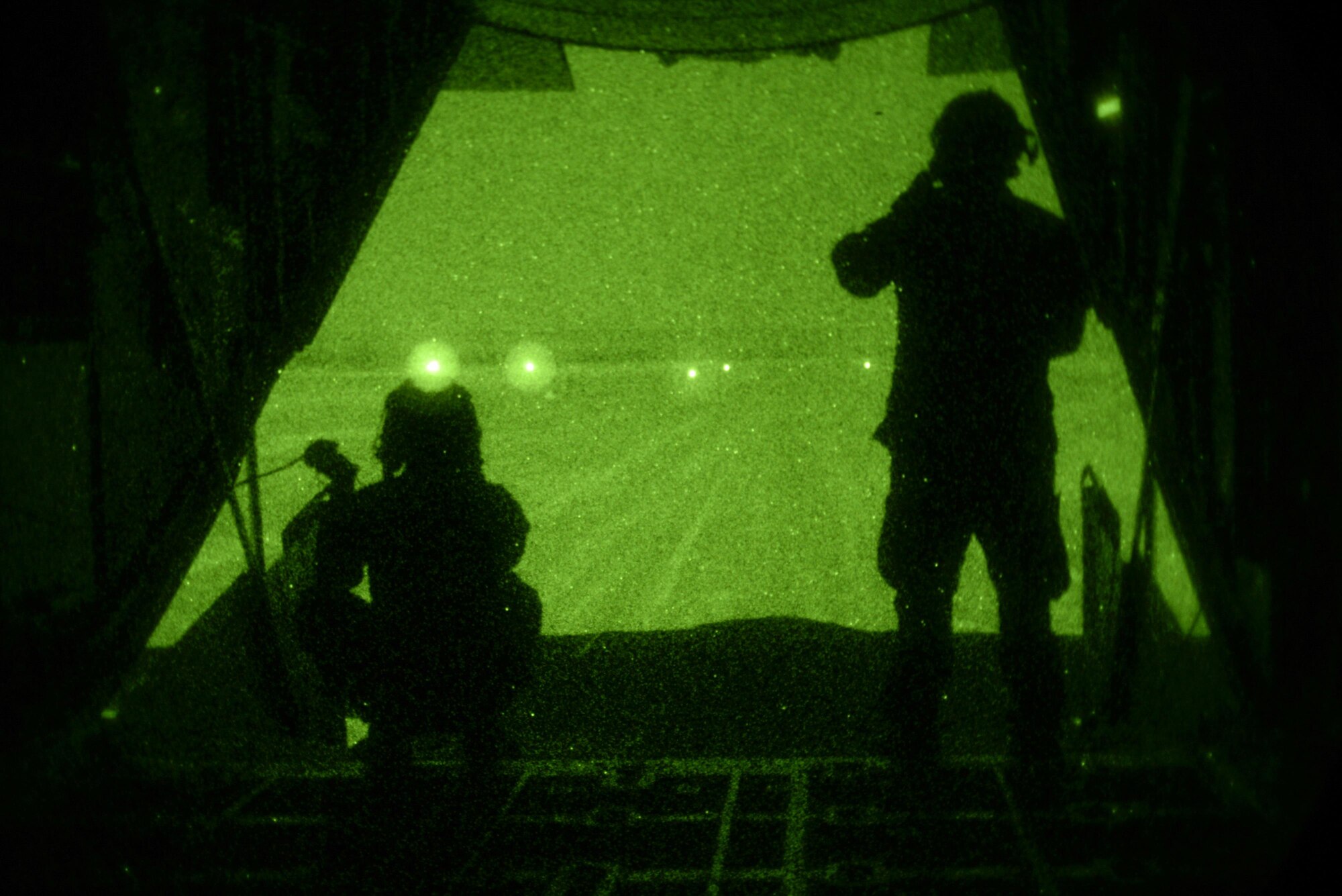 U.S. Air Force 1st Special Operations Squadron loadmasters watch as members of the U.S. Army 1st Battalion, 1st Special Forces Group, practice a rapid infiltration of a flight line during exercise Talisman Sabre in the Northern Territory of Australia, June 30, 2015. Talisman Sabre is a key opportunity to exercise combined forces in mid-intensity operations, focused on littoral training areas in northern Australia. (U.S. Air Force photo by Senior Airman Stephen G. Eigel)