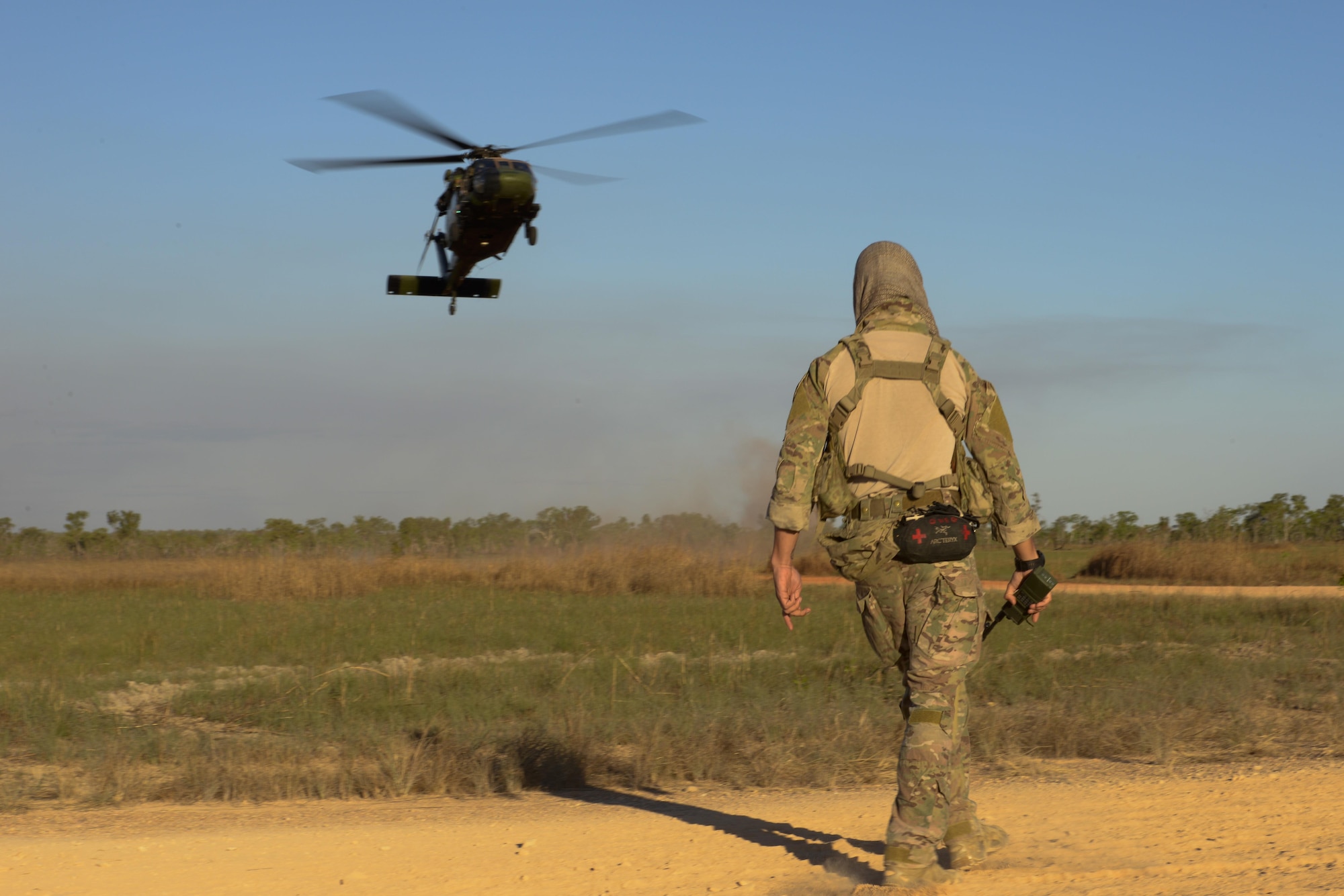 A U.S. Air force combat controller from the 320th Special Tactics Squadron calls in an Australian Army S-70A Blackhawk during exercise Talisman Sabre in the Northern Territory of Australia June 29, 2015. Talisman Sabre is a realistic and challenging exercise that improves both nations’ ability to work bilaterally, preparing U.S. and Australian service members to work together to provide security in the region and around the world. (U.S. Air Force photo by Senior Airman Stephen G. Eigel)
