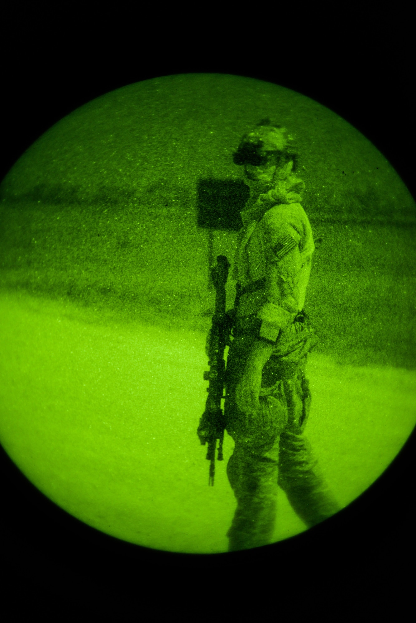 A U.S. Air Force Special Tactics combat controller from the 320th Special Tactics Squadron prepares to call in an Australian army S-70A Black Hawk to extract personnel during exercise Talisman Sabre in the Northern Territory of Australia, June 30, 2015. The purpose of Talisman Sabre is to improve Australian-U.S. readiness for a wide variety of contingencies, strengthen interoperability, maximize combined training opportunities and conduct maritime prepositioning and logistics operations in maritime and littoral training areas of Australia. (U.S. Air Force photo by Senior Airman Stephen G. Eigel)