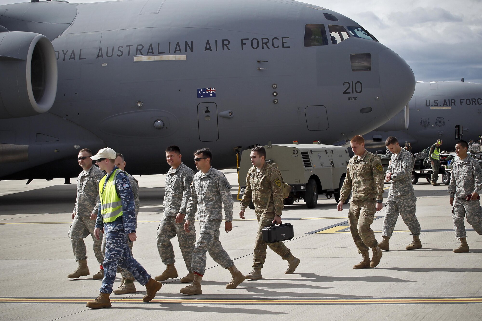 Royal Australian Air Force members accompany U.S. military members off the flight line at RAAF Amberley, Australia, after a personnel drop exercise during Talisman Sabre 2015, July 8, 2015. (Royal Australian Air Force photo by Cpl. Peter Borys/Released)