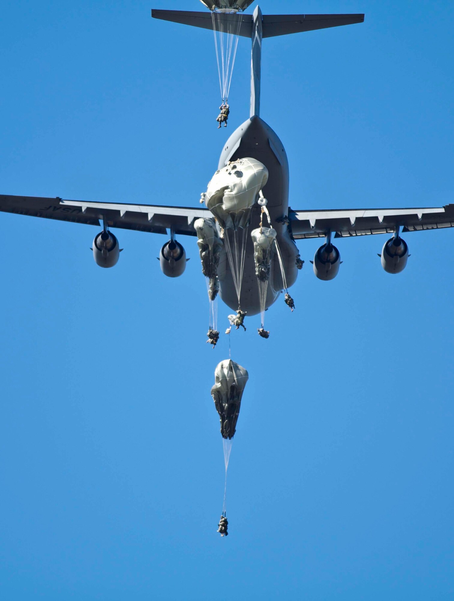 U.S. paratroopers with 3rd Battalion, 509th Infantry, 4th Brigade Combat Team (Airborne), 25th Infantry Division parachute into Australia’s Kapyong Drop Zone as part of Exercise Talisman Sabre 15, July 8, 2015. Talisman Sabre is a biennial exercise that provides an invaluable opportunity for nearly 30,000 U.S. and Australian defense forces to conduct operations in a combined, joint and interagency environment that will increase both countries’ ability to plan and execute a full range of operations from combat missions to humanitarian assistance efforts. (U.S. Army Photo by Sgt. Brian Ragin/Released)