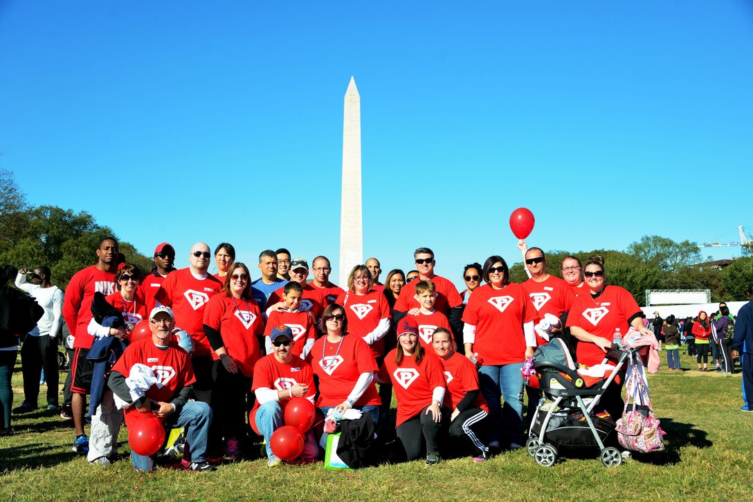 A team from the MIRC's 3100 SIG joined thousands of others participants from the National Capital Region to support Autism awareness and research today on the National Mall. This team of 28 soldiers and family members, AKA Paulie's Posse, raised over $5,000 for the charity. Overall, nearly $500,000 was donated for the D.C. event.