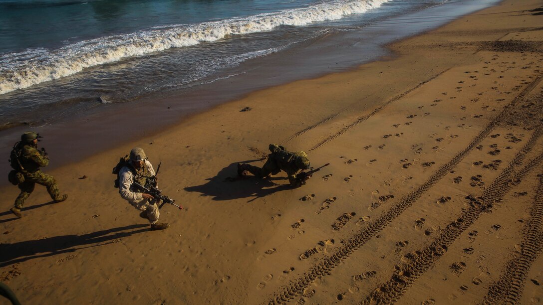 U.S. Marines and Australian service members secure a beachhead following an amphibious assault at Fog Bay, Australia, July 11, 2015. The Marines with Echo Company, Battalion Landing Team 2nd Battalion, 5th Marines, 31st Marine Expeditionary Unit, and Australians with Combat Team Bravo, 2nd Battalion, Royal Australian Regiment, assaulted the beach and moved inland to secure additional objectives as part of Talisman Sabre 2015. Talisman Sabre is a biennial exercise designed to improve the interoperability between Australian and U.S. forces. The 31st MEU is taking part in the exercise while deployed on its regularly scheduled Fall Patrol of the Asia-Pacific region. (U.S. Marine Corps photo by Cpl. Ryan C. Mains/Released)