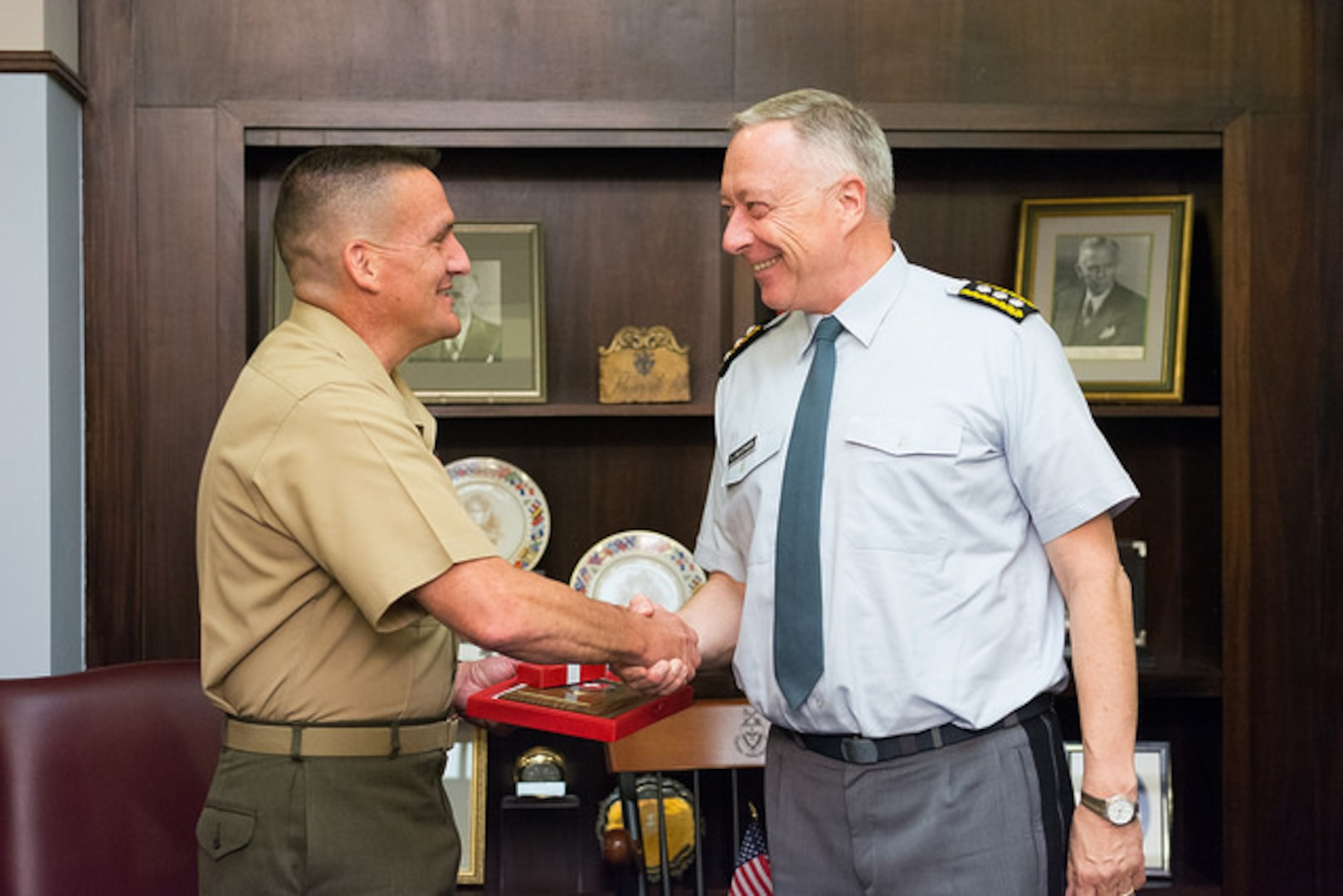 Lieutenant General Andre Blattmann, Chief of the Swiss Armed Forces, exchanges gifts with NDU President Major General Frederick Padilla.