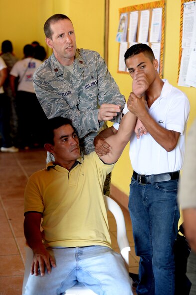 Maj. Norman Zellers an Air Force physician assistant helps teach Trujillo Risk Squad volunteers during a self-aid and buddy care class at the mayor’s office in Trujillo, Honduras, July 11, 2015. The class was part of the overall New Horizons Honduras 2015 training exercise taking place throughout the region featuring multiple projects that relate to the construction of a schoolhouse and the drilling of a well. New Horizons was launched in the 1980's and is an annual joint humanitarian assistance exercise that U.S. Southern Command conducts with a partner nation in Central America, South America or the Caribbean. The exercise improves joint training readiness of U.S. and partner nation civil engineers, medical professionals and support personnel through humanitarian assistance activities. Zellers is assigned to the 60th Medical Operations Squadron physician, Travis Air Force Base, California and is native of Allentown, Pennsylvania. (U.S. Air Force photo by Capt. David J. Murphy/Released)