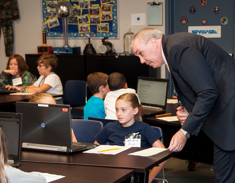 Volunteers from the U.S. Army Corps of Engineers Middle East District’s information management team worked with rising 5th grade students at STARBASE Academy Winchester July 16 to explore some aspects of IM careers.