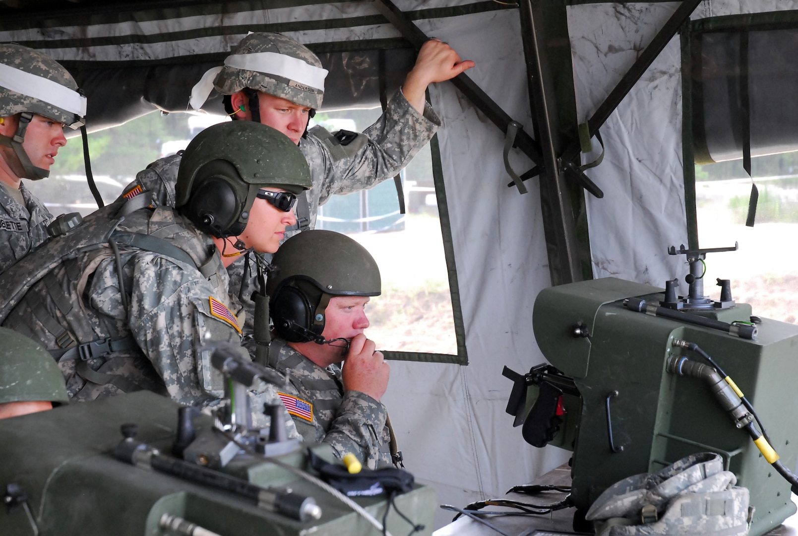 Army Staff Sgt. Jessica Ray, left, assists her team chief during qualifications on the .50-caliber machine gun range at Camp Blanding Joint Training Center, Fla., June 7, 2011. Ray, a member of the 3rd Battalion,
265th Air Defense Artillery, recently became the first female to graduate from the Avenger Master Gunners Course.