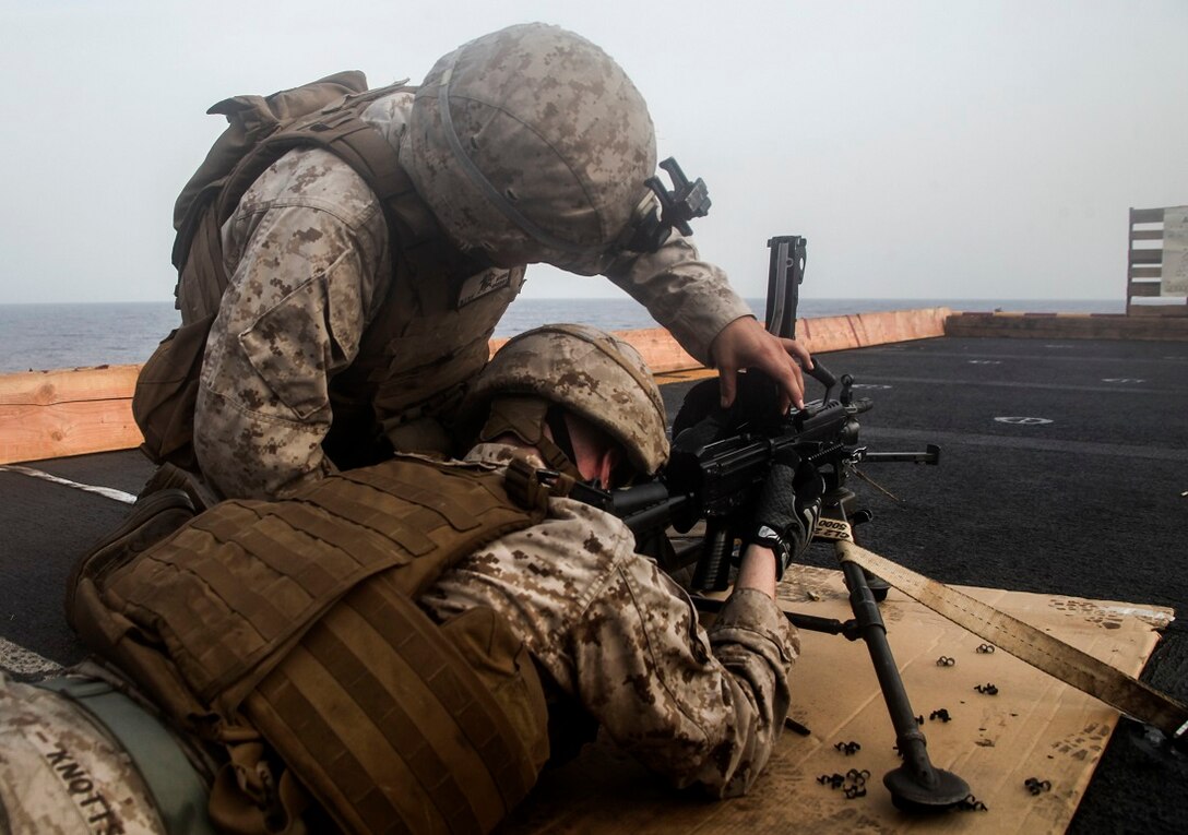 GULF OF ADEN (July 14, 2015) U.S. Marines with Lima Company Battalion Landing Team 3rd Battalion, 1st Marine Regiment, 15th Marine Expeditionary, clear rounds from the chamber of an M240B machine gun on the flight deck of the amphibious assault ship USS Essex (LHD 2). The 15th MEU is embarked on the Essex Amphibious Ready Group and deployed to maintain regional security in the U.S. 5th Fleet area of operations.  (U.S. Marine Corps photo by Cpl. Elize McKelvey/Released)