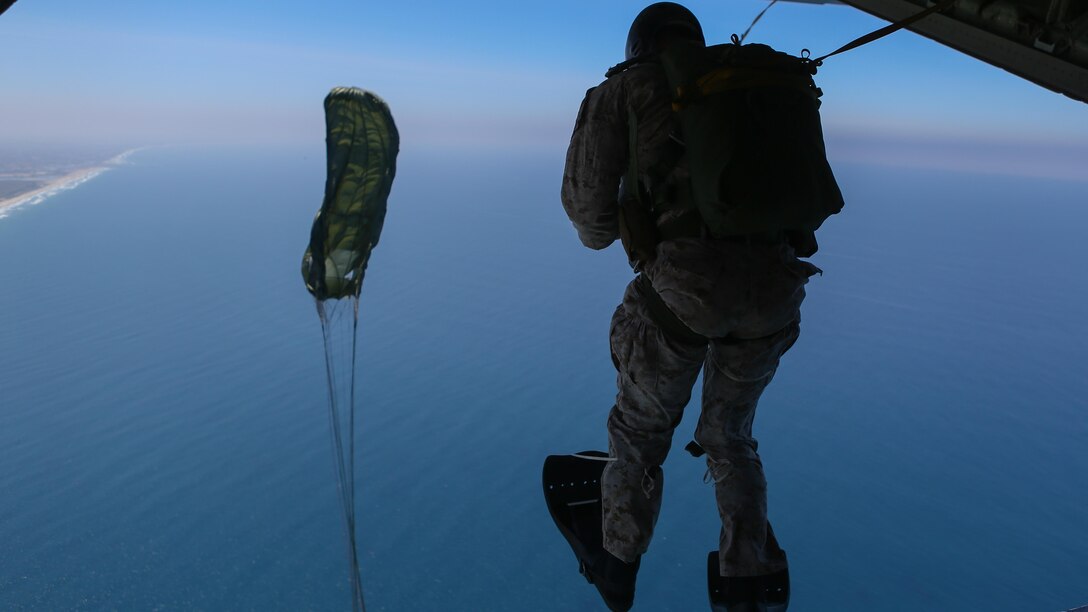 Marines assigned to Company A, 1st Marine Reconnaissance Battalion, 1st Marine Division, perform parachute jumps into the ocean at Marine Corps Base Camp Pendleton, California, July 15, 2015. The Marines and Sailors conducted low-level static-line parachute operations with intentional water landings to make insertions, where other means such as boats or high-altitude parachute jumps may not be available.