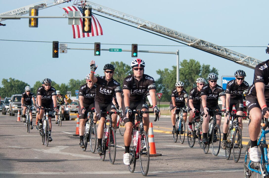 Members of the Air Force cycling team begin the first leg of the “Registers Annual Great Bike Ride Across Iowa” (RAGBRAI) in Sioux City, Iowa, on July 19, 2015. RAGBRAI participants will travel nearly 500-miles during the weeklong event, beginning in the western side of the state in Sioux City and ending in the Quad Cities in Davenport, Iowa, along the Mississippi river.
(U.S. Air National Guard Photo by: Tech Sgt. Oscar Sanchez/185th ARW Wing Public Affairs Released)
