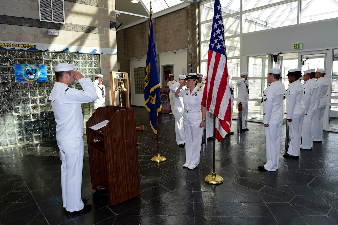 Chief of Navy Reserve visits NOSC