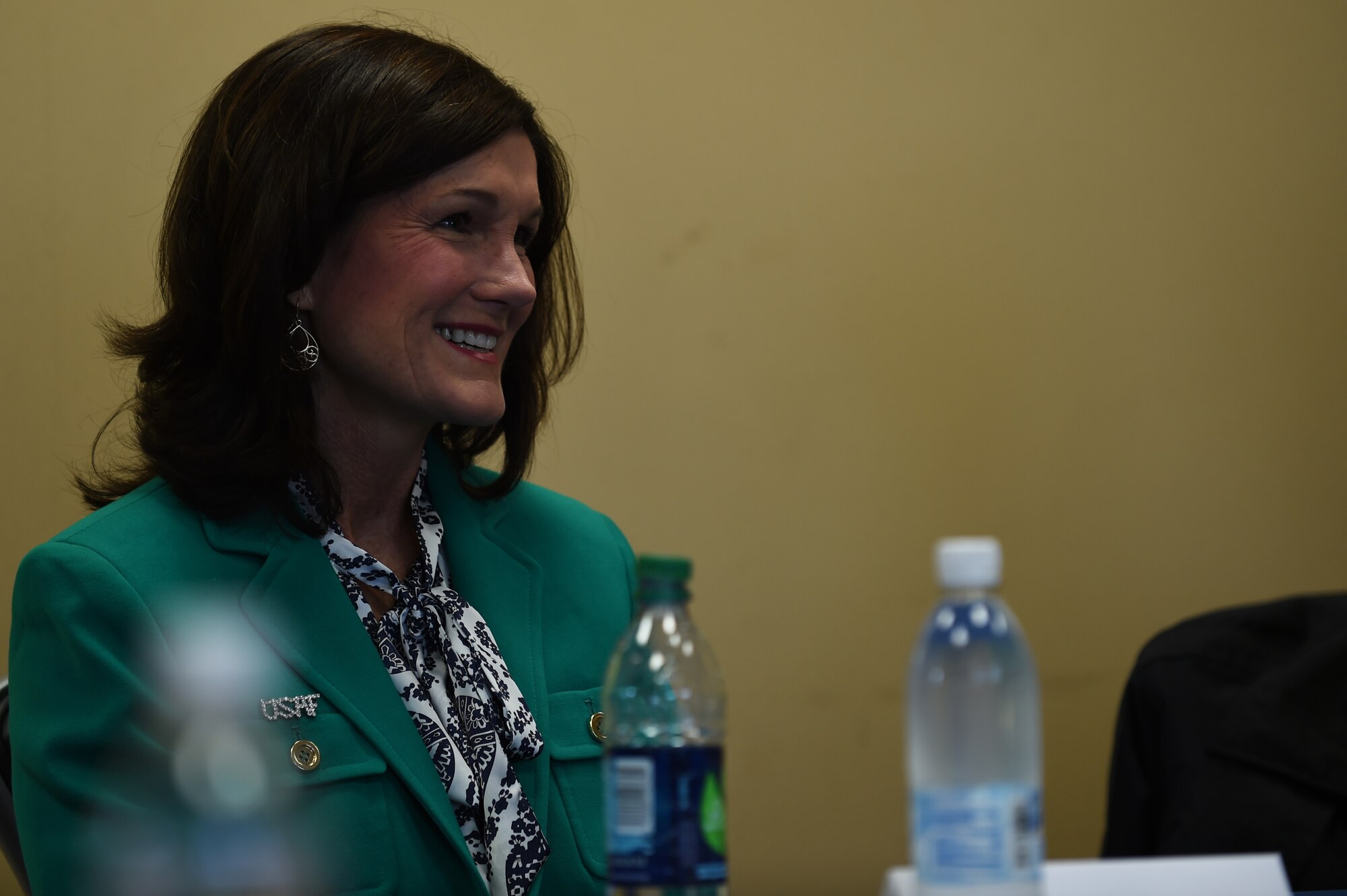 Betty Welsh, wife of U.S. Air Force Chief of Staff, Gen. Mark A. Welsh III, laughs during a meeting with 501st Combat Support Wing spouses at RAF Croughton, United Kingdom, July 16, 2015. Welsh heard from spouses throughout the installation on concerns, issues and success stories regarding the key spouse program. (U.S. Air Force photo by Staff Sgt. Jarad A. Denton/Released)