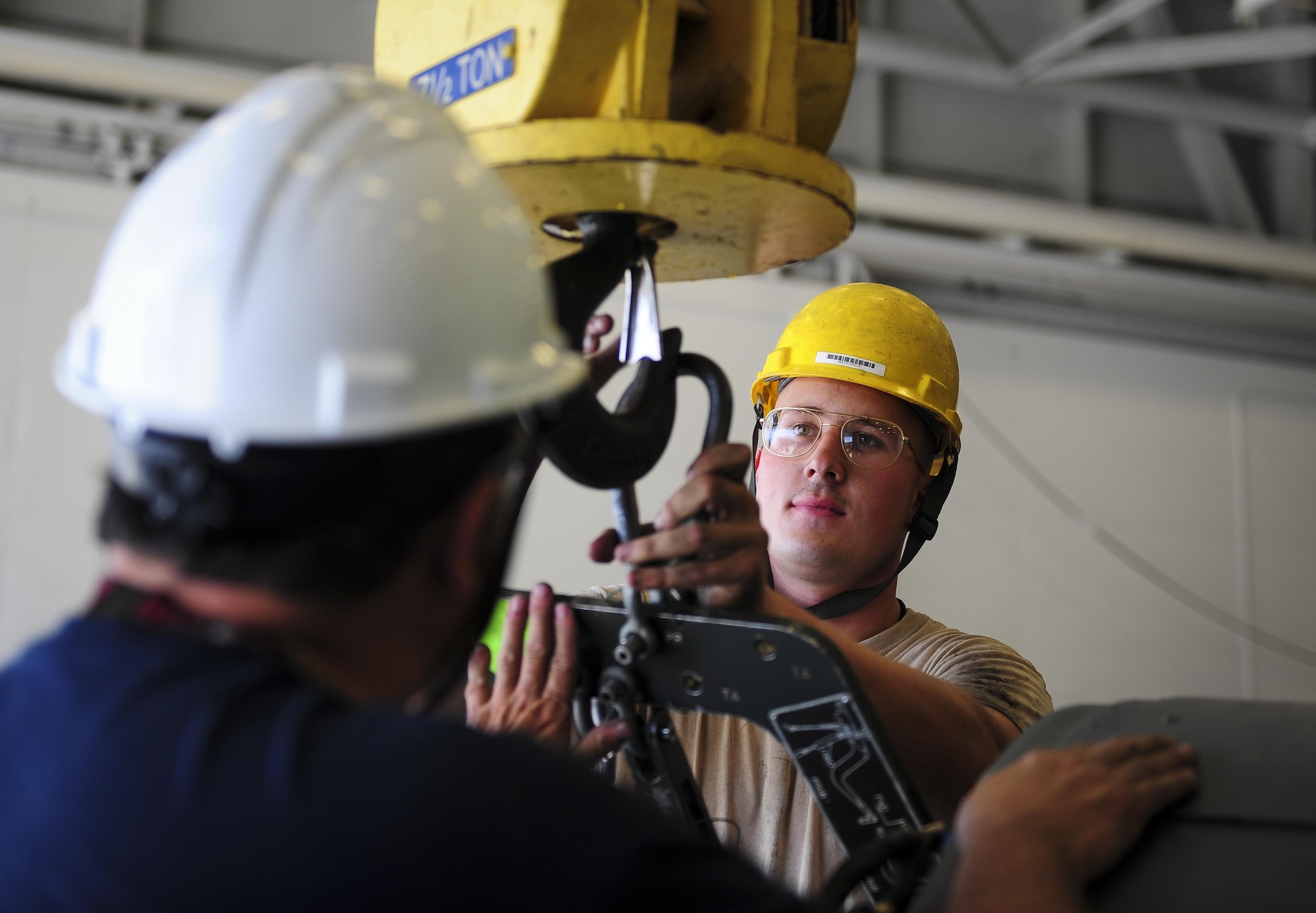 Airman 1st Class Richard Bassett, 801st Special Operations Aircraft Maintenance Squadron crew chief, attaches a crane to lift a CV-22B Osprey gear box on the flight line at Hurlburt Field Fla., July 20, 2015. The 801st SOAMXS’s mission is to perform all equipment maintenance in support of worldwide special operations missions in response to national command authority taskings for the CV-22B Osprey and the MC-130H Talon II. Maintenance includes aircraft servicing, phase inspections, troubleshooting, repair, modifications and launch recovery for all aircraft. (U.S. Air Force photo/Senior Airman Meagan Schutter)