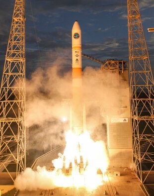 A Delta IV Medium+ (5, 4) rocket carrying the seventh Wideband Global satcom satellite aboard lifts off from Cape Canaveral Air Force Station, Fla., July 23, 2015. (Photo courtesy/United Launch Alliance)