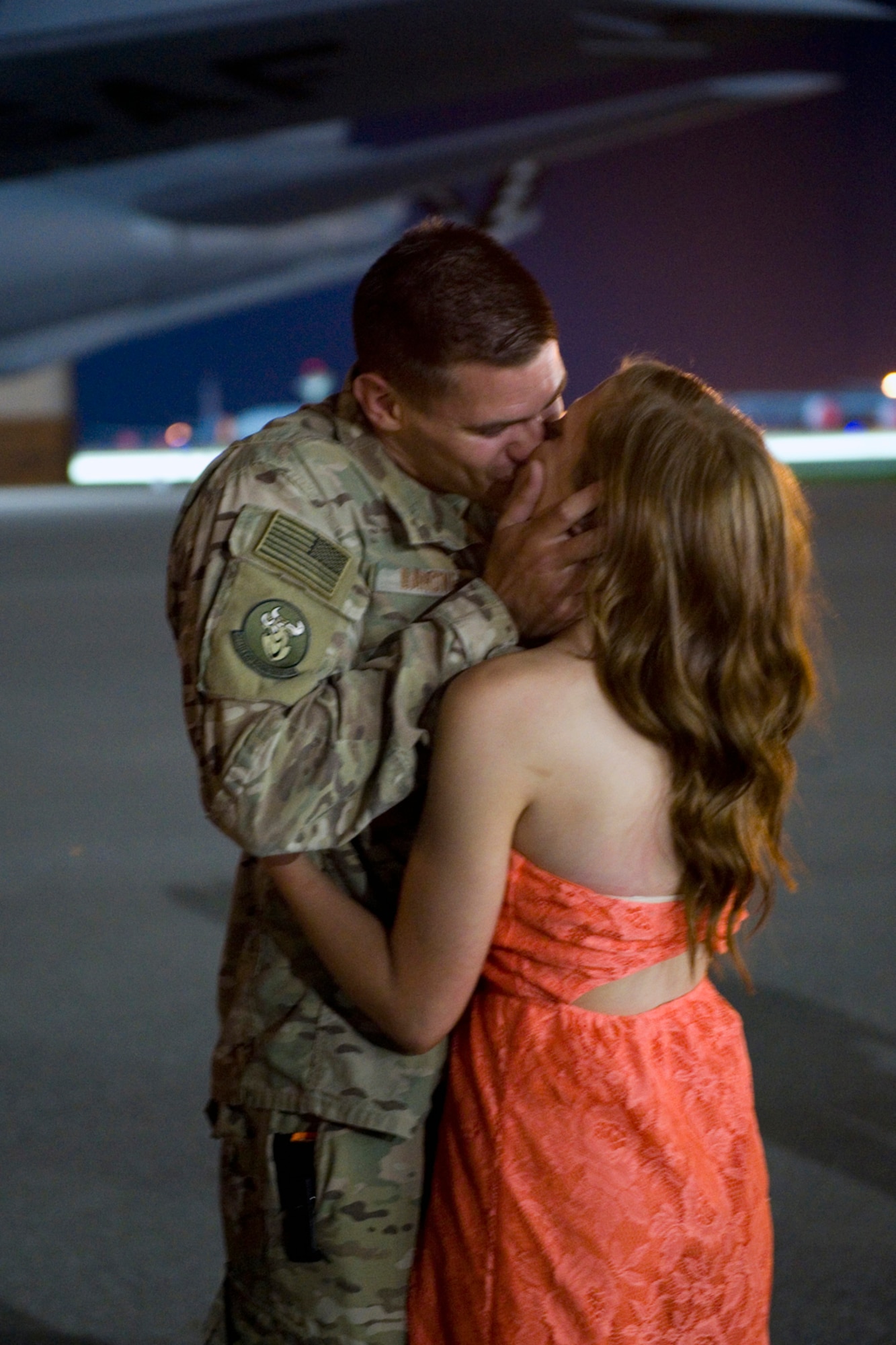 Staff Sgt. Alex Barone, 434th Civil Engineer Squadron heavy equipment journeyman, kisses his girlfriend, Stephanie Christopher, upon return to Grissom Air Reserve Base, Ind., July 22, 2015. Barone and 18 others from 434th CES members returned from a 180-day deployment to Southwest Asia. (U.S. Air Force photo/Tech. Sgt. Benjamin Mota)