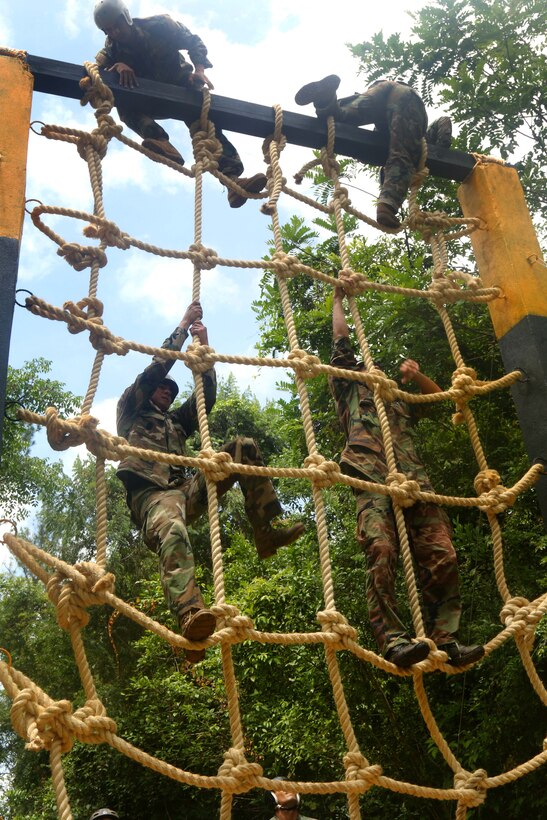 Panamanian special operations team members climb a rope ladder during an obstacle course event as part of Fuerzas Comando 2015 in Poptun, Guatemala, July 20, 2015.  
