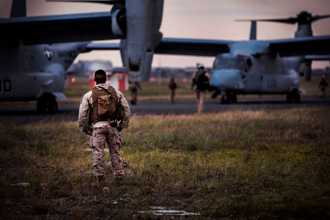 NAIROBI, Kenya (July 24, 2015) A U.S. Marine with the 15th Marine Expeditionary Unit (MEU) provides security on the flight line of Jomo Kenyatta International Airport during President Obama’s visit to Nairobi July 25, 2015. Elements of the 15th MEU, based out of Camp Pendleton, California, and embarked aboard the Essex, are conducting naval operations in the 6th Fleet areas of operation in support of U.S. national security interests in Europe and Africa. (U.S. Marine Corps photo by Cpl. Elize McKelvey/Released)