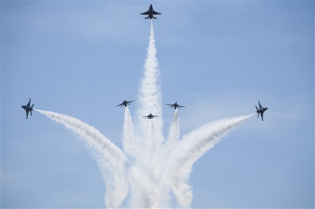 The U.S. Air Force Thunderbirds perform during an air show as part of the 119th annual Cheyenne Frontier Days in Cheyenne, Wyo., July 22, 2015. 