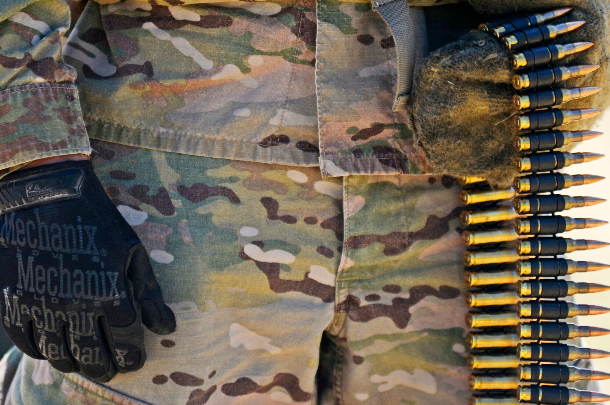 A 20th Civil Engineer Squadron explosive ordinance disposal technician holds 50 caliber bullets during weapons training at Poinsett Electronic Combat Range in Wedgefield, S.C., July 23, 2015. After firing approximately 200 rounds, the gun’s barrel is changed to prevent distortion. (U.S. Air Force photo by Senior Airman Jensen Stidham/Released)